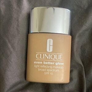 Clinique Even Better Glow Light Reflecting Makeup SPF 15 - Tan